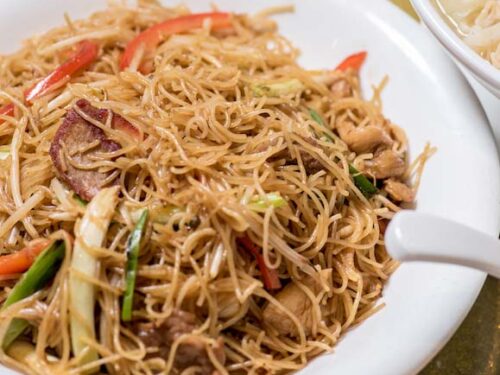 Tallarines fritos con cerdo - Comida china a domicilio en Albacete